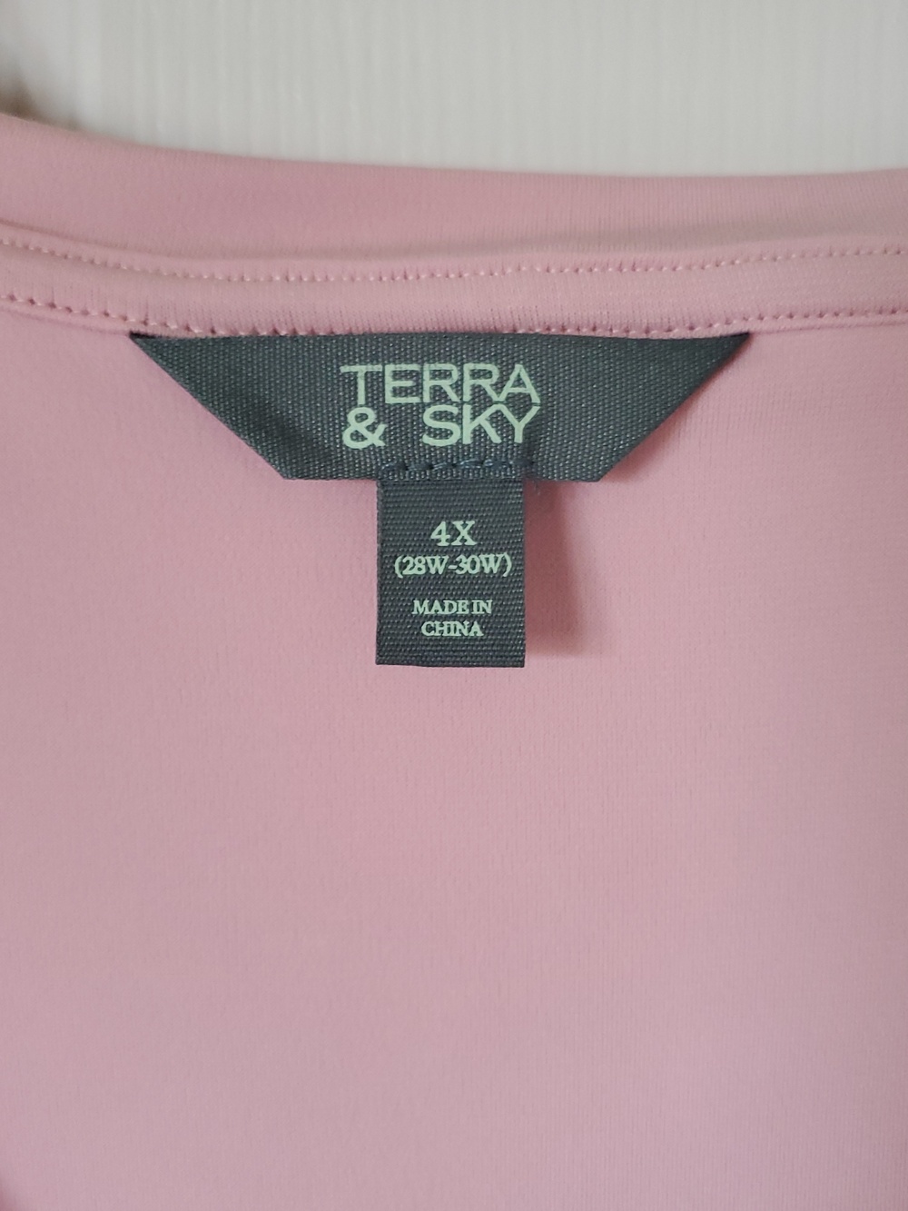 Plus 4X/28W-30W V-Neck Top New - Picture 3 of 7